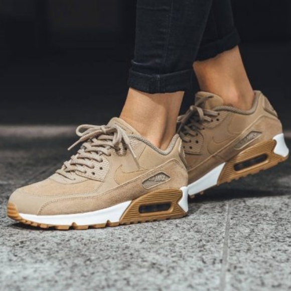 SOLD [10] Nike - Air Max 90 Trainers - Picture 3 of 4